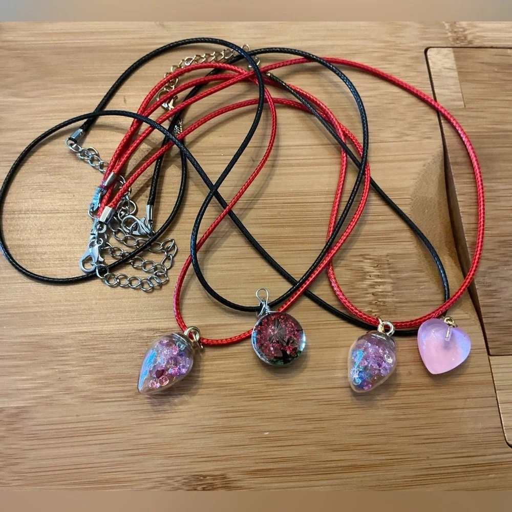 Set of 4 Pendant Necklace
